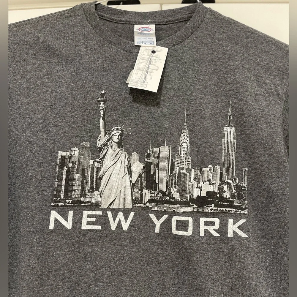 Gray New York Skyline T-Shirt  Size M NWT - Picture 5 of 6